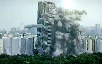 Noida twin towers demolished