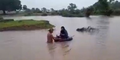 To reach hospital for delivery, pregnant woman crosses river on rubber tube in MP To reach hospital for delivery, pregnant woman crosses river on rubber tube in MP