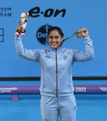 Punjab CM announces Rs 40 lakh cash prize for weightlifter Harjinder Kaur Punjab CM announces Rs 40 lakh cash prize for weightlifter Harjinder Kaur