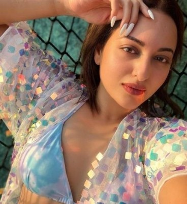 Sonakshi in UK shooting for brother Kussh's debut directorial Sonakshi in UK shooting for brother Kussh's debut directorial