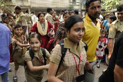 Stampede-like situation in Delhi girls school after fire Stampede-like situation in Delhi girls school after fire