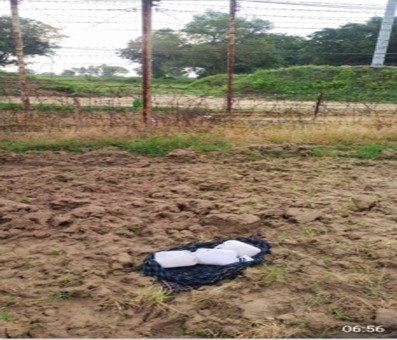 BSF foils narcotics smuggling bid at IB in Jammu, Pak intruder shot BSF foils narcotics smuggling bid at IB in Jammu, Pak intruder shot