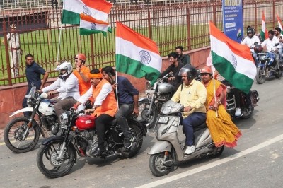 Traffic police prosecutes Manoj Tiwari Traffic police prosecutes Manoj Tiwari