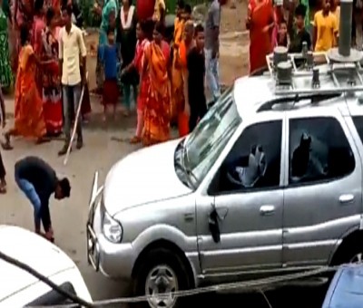 Police arrest 13 for pelting stones at Bihar CM's carcade Police arrest 13 for pelting stones at Bihar CM's carcade