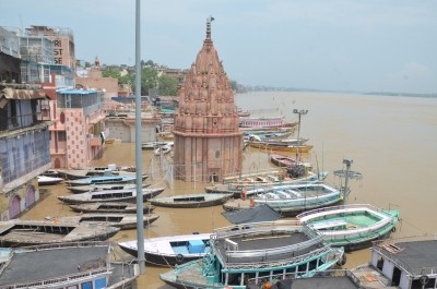 Ganga floods low lying areas in Varanasi, thousands evacuated