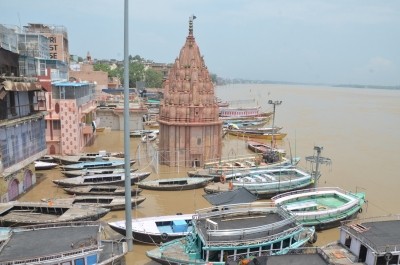 Ganga floods low lying areas in Varanasi, thousands evacuated Ganga floods low lying areas in Varanasi, thousands evacuated