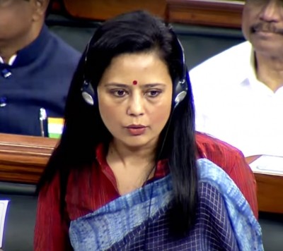 'Jholewala fakir' in Parliament since 2019, says Mahua 'Jholewala fakir' in Parliament since 2019, says Mahua