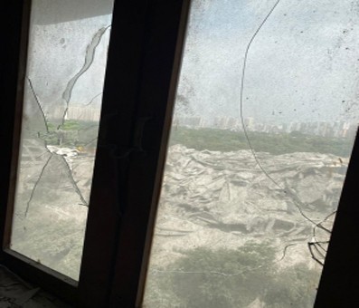 Twin Towers demolition: Window panes broken, cracks appear in neighbouring flats Twin Towers demolition: Window panes broken, cracks appear in neighbouring flats