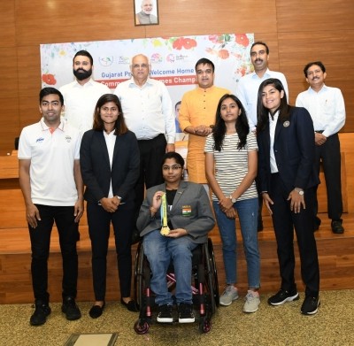 Gujarat CM honours CWG medallists from state Gujarat CM honours CWG medallists from state