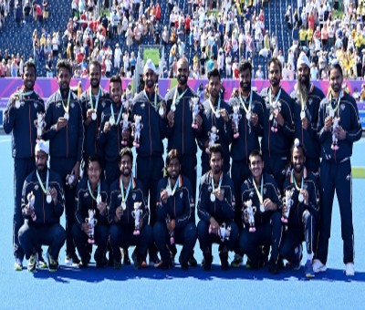 Abject surrender as Indian men's team loses 7-0 to Australia in hockey final Abject surrender as Indian men's team loses 7-0 to Australia in hockey final