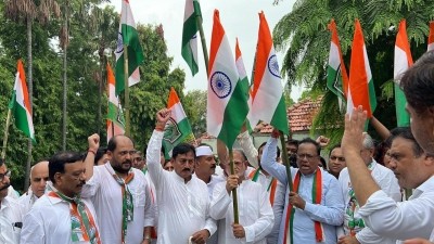 Guj campaign takes off on 'vikas', but ghosts of communal divide lurk around Guj campaign takes off on 'vikas', but ghosts of communal divide lurk around