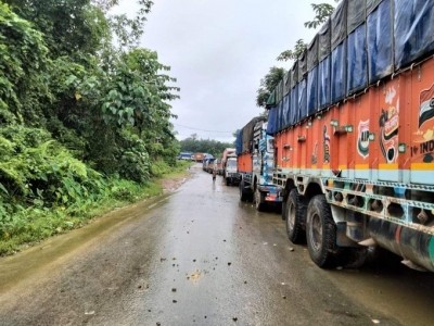 Manipur govt claims blockade over, agitators vow to continue stir Manipur govt claims blockade over, agitators vow to continue stir
