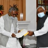 Nitish Kumar meets Governor, submits resignation as CM