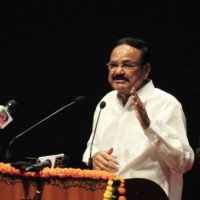 Naidu meets RS officials, wishes them a happy future