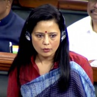 'Jholewala fakir' in Parliament since 2019, says Mahua