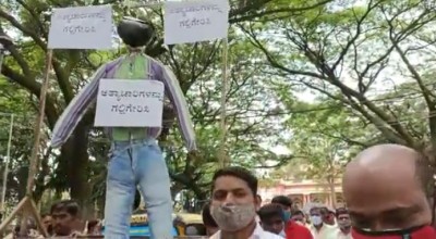 Massive protest in K'taka demanding justice for Tumakuru rape victim Massive protest in K'taka demanding justice for Tumakuru rape victim