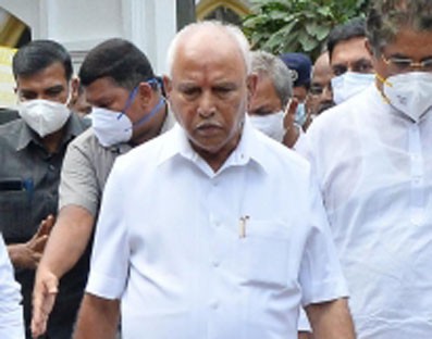HC issues notice to Yediyurappa in corruption case