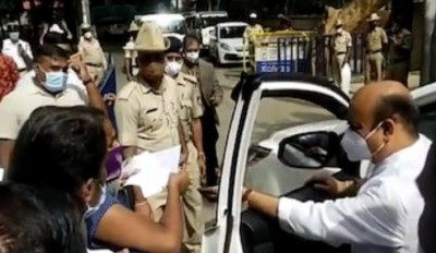 Woman complains of rape threat by woman cop to K'taka CM Woman complains of rape threat by woman cop to K'taka CM