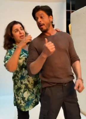 SRK, Farah Khan recreate 'Main Hoon Na' moment