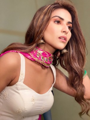 Pranutan Bahl: Actors need to connect with younger generation Pranutan Bahl: Actors need to connect with younger generation