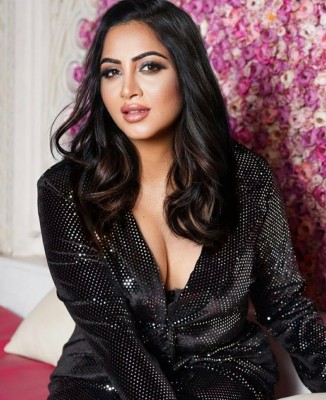 Arshi Khan's next song 'Hang Kardi' with Shok E Arshi Khan's next song 'Hang Kardi' with Shok E