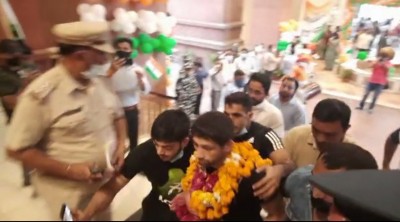 Ravi Dahiya gets rousing reception at the airport after return from Tokyo Ravi Dahiya gets rousing reception at the airport after return from Tokyo