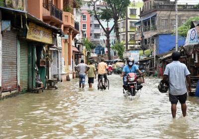 Flood situation in Bengal displaces over 3L people from their homes Flood situation in Bengal displaces over 3L people from their homes