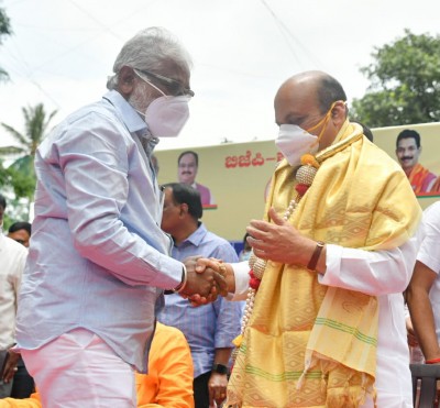 Prominent Dalit leader N. Mahesh joins BJP in K'taka Prominent Dalit leader N. Mahesh joins BJP in K'taka