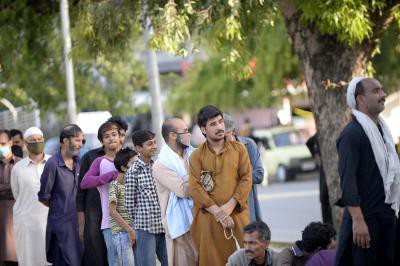 Inflation, pandemic pushing people into poverty in Pakistan Inflation, pandemic pushing people into poverty in Pakistan