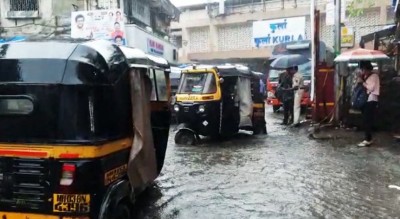 Mumbai & MMR get heavy rains, one feared drowned Mumbai & MMR get heavy rains, one feared drowned