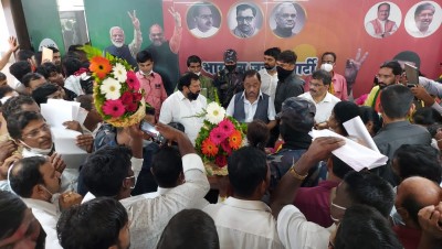 Rane resumes 'Yatra' with a bang, slams Shiv Sena for his arrest Rane resumes 'Yatra' with a bang, slams Shiv Sena for his arrest