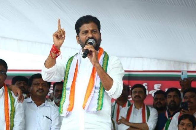 Bitter war of words erupts between Telangana minister and TPCC chief Bitter war of words erupts between Telangana minister and TPCC chief