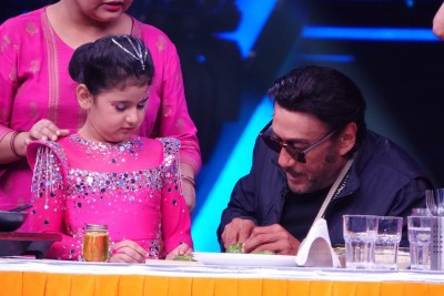 Jackie Shroff surprises 'Super Dancer' contestant by cooking 'bhindi' for her