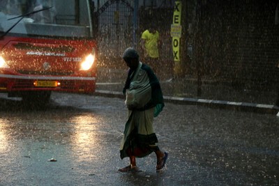 Heavy showers with thunderstorms in Chennai, adjoining districts: IMD Heavy showers with thunderstorms in Chennai, adjoining districts: IMD