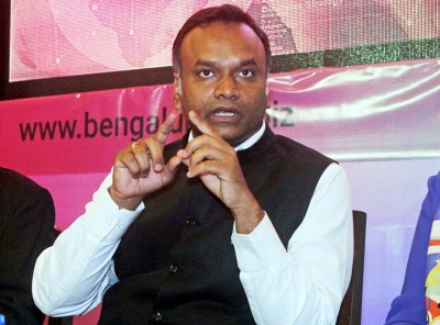 After BJP's attack on Nehru, K'taka Cong calls Vajpayee 'a heavy drinker' After BJP's attack on Nehru, K'taka Cong calls Vajpayee 'a heavy drinker'