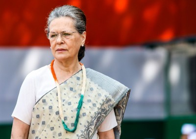 Sonia, Rahul in Jaipur to attend 'Mahangai Hatao' rally