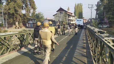 2 JeM terrorist associates arrested in Kashmir