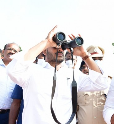 Andhra CM assures all help to flood victims Andhra CM assures all help to flood victims