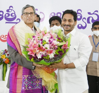 Andhra Pradesh CM calls on CJI Andhra Pradesh CM calls on CJI