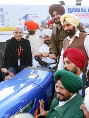 Punjab CM bats for opening border trade with Pakistan Punjab CM bats for opening border trade with Pakistan