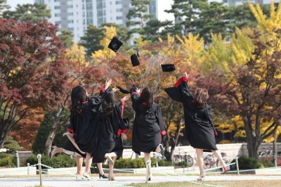 Employment rate of S.Koren graduates dips to record low Employment rate of S.Koren graduates dips to record low