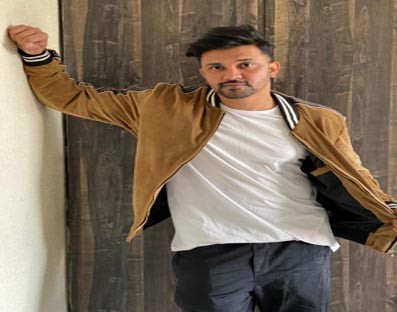 Rajit Dev makes you dance to his tune on 'Bijlee Bijlee' Rajit Dev makes you dance to his tune on 'Bijlee Bijlee'