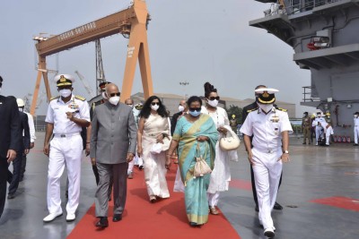 President witnesses naval ops demo, visits IAC Vikrant at Kochi President witnesses naval ops demo, visits IAC Vikrant at Kochi