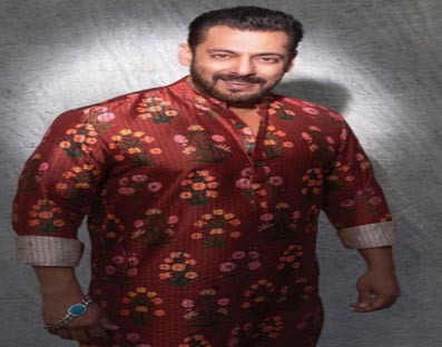 Salman shakes a leg on 'Jumme Ki Raat' at wedding of politician Praful Patel's son Salman shakes a leg on 'Jumme Ki Raat' at wedding of politician Praful Patel's son