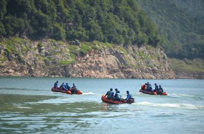 4 dead, 7 missing after freighter capsizes off China coast