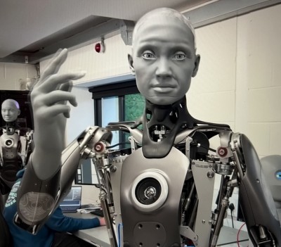 This humanoid robot makes perfect human-like faces This humanoid robot makes perfect human-like faces