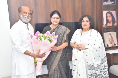 Sasikala calls on Rajinikanth at his Poes Garden residence Sasikala calls on Rajinikanth at his Poes Garden residence