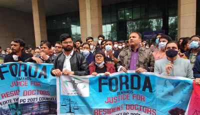 Chaos at Delhi's hospitals as resident doctors shut OPD counters Chaos at Delhi's hospitals as resident doctors shut OPD counters