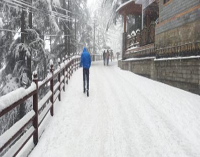 Kufri, Narkanda in Himachal experience season's first snowfall Kufri, Narkanda in Himachal experience season's first snowfall