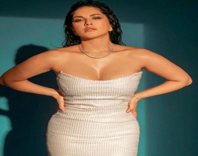 Sunny Leone completes shooting for Tamil horror-comedy 'Oh My Ghost' Sunny Leone completes shooting for Tamil horror-comedy 'Oh My Ghost'